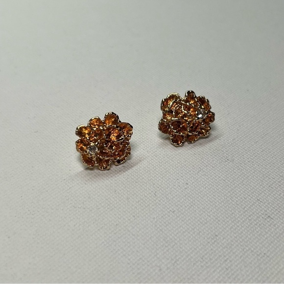 VINTAGE Avon Gold Tone Carnation Flower Clip On Earrings w/ Rhinestone - Picture 2 of 8